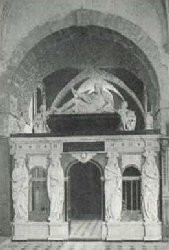 Tombe de Henri II de Bourbon-Condé dans l'église de Vallery